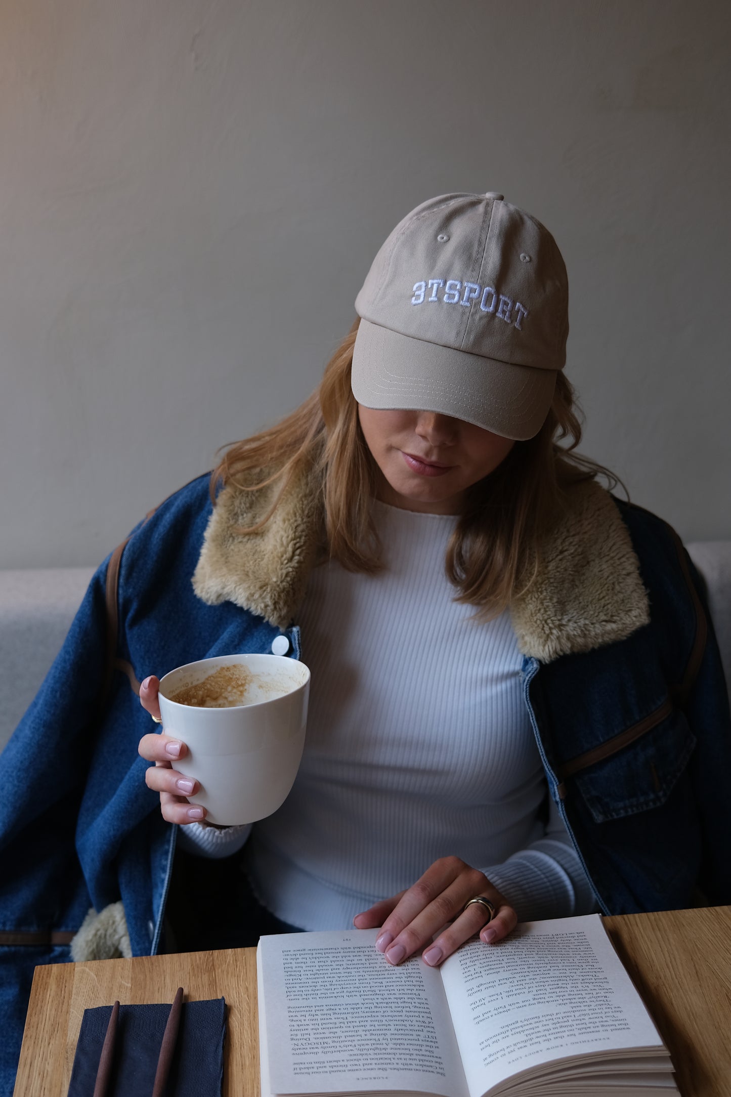 Retro Caps, sand
